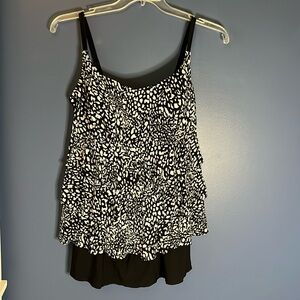 Great Lengths swimwear size 18, new w hygienic paper, black/white ruffle, 1 pc.